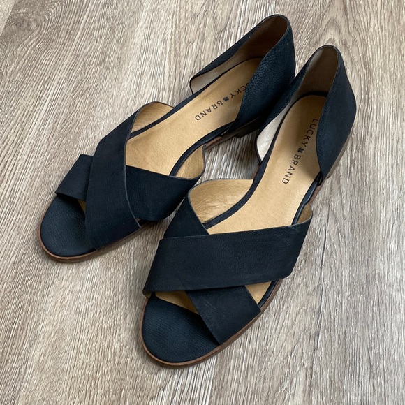 Lucky brand Suede Gallah Sandals✨size 10 ✨ 40